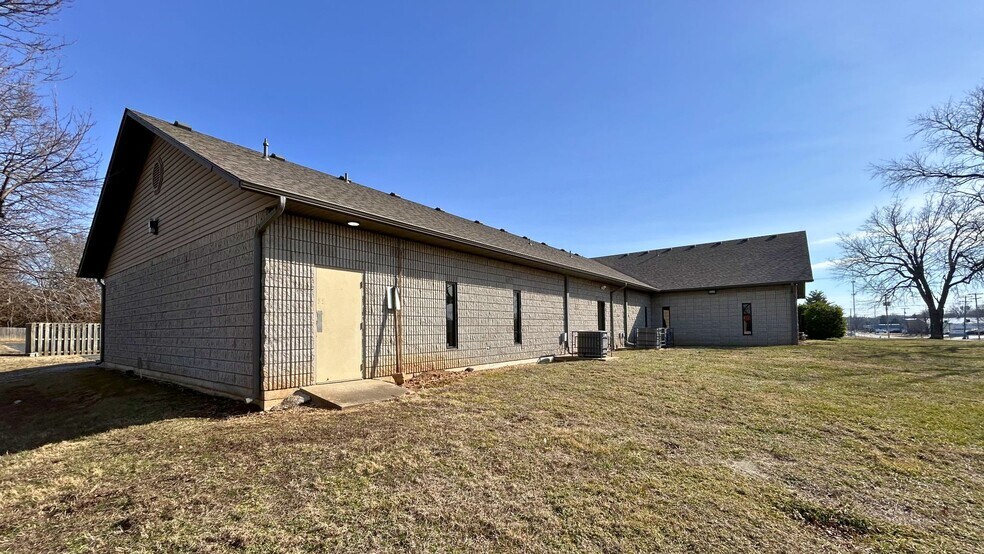 More Photos Of 3043 E Cairo St, Springfield Office For Sale