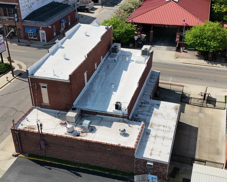 More Photos Of 101 N 2nd St, Vincennes Flex For Sale