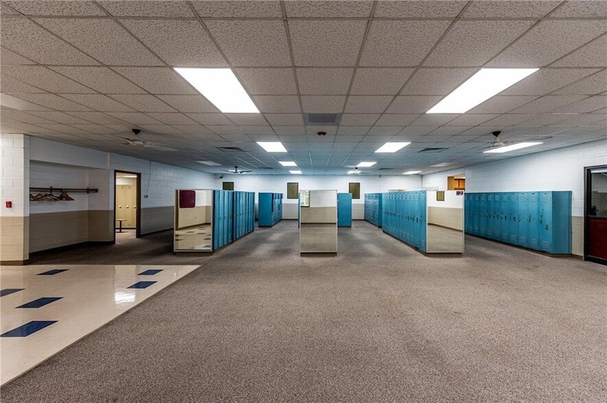 More Photos Of 315 S 6th St, Saint Joseph Sports And Entertainment For Lease