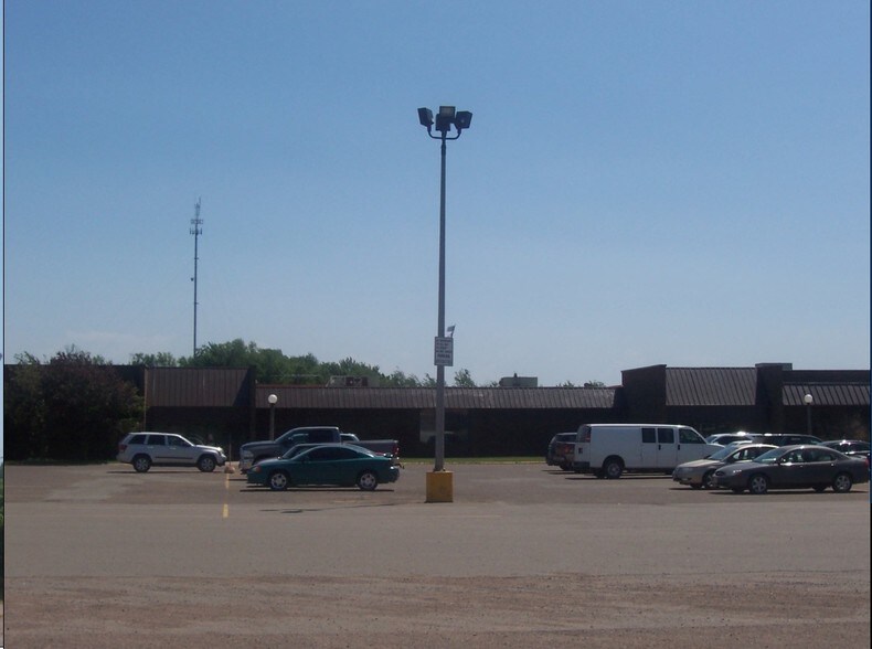 More Photos Of 1011-1013 E Spruce St, Abbotsford Storefront Retail Office For Lease