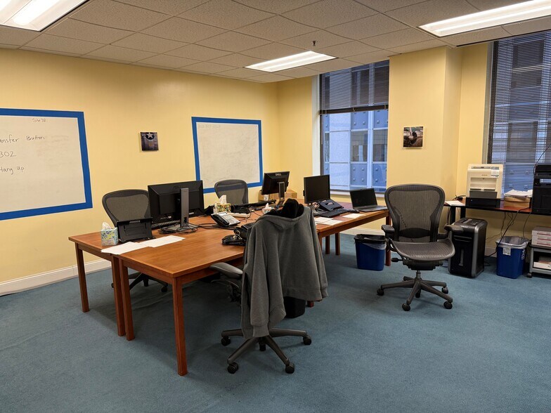 More Photos Of 211 W Wacker Dr, Chicago Office For Sale