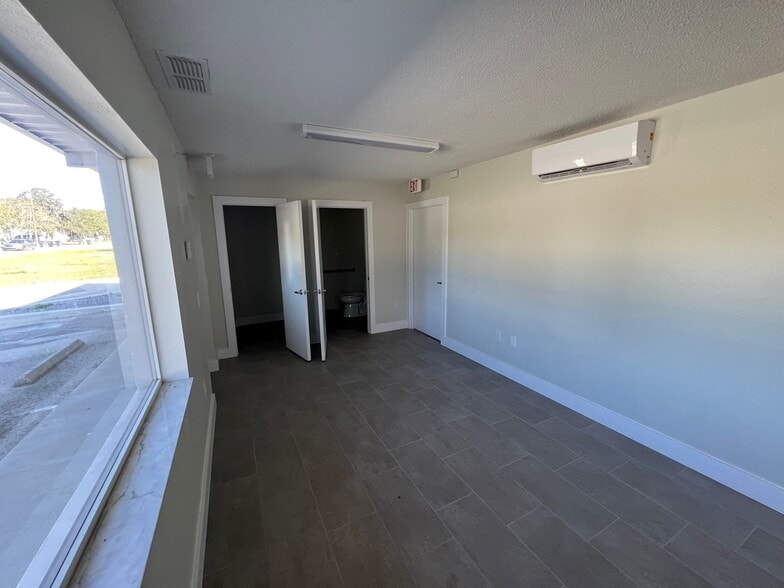 More Photos Of 2907 Brooks St, Lakeland Industrial For Lease