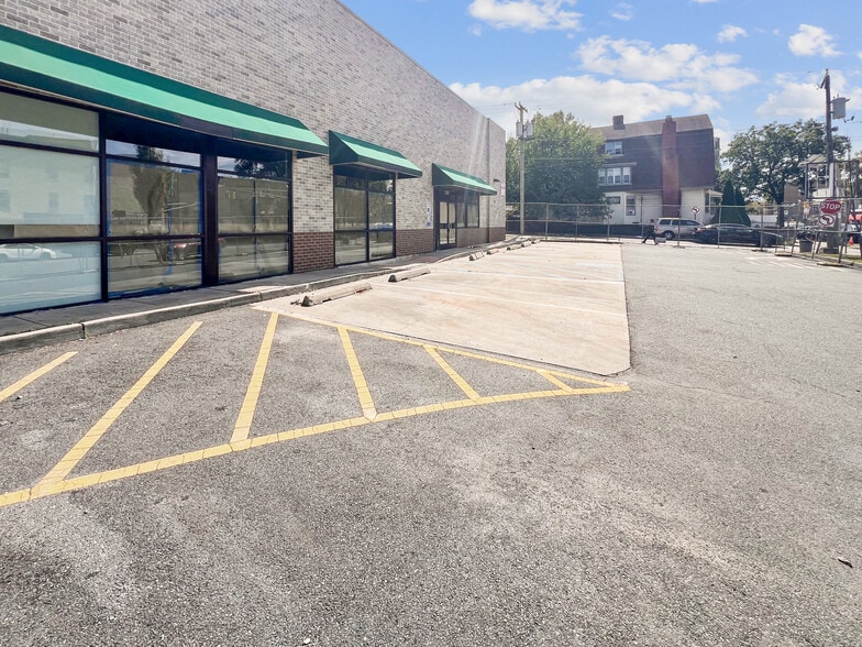 More Photos Of 2380 John F Kennedy Blvd, Jersey City Convenience Store For Sale
