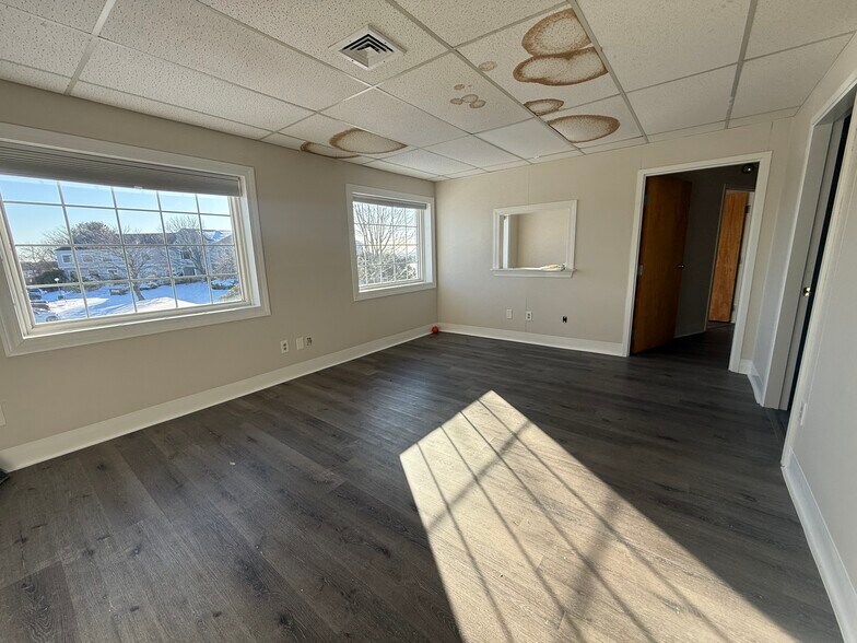 More Photos Of 1272 W Main Rd, Middletown Unknown For Lease