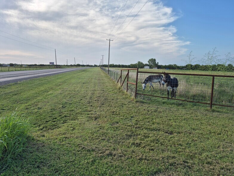 More Photos Of 9561 N TX-50 Hwy, Ladonia Land For Sale
