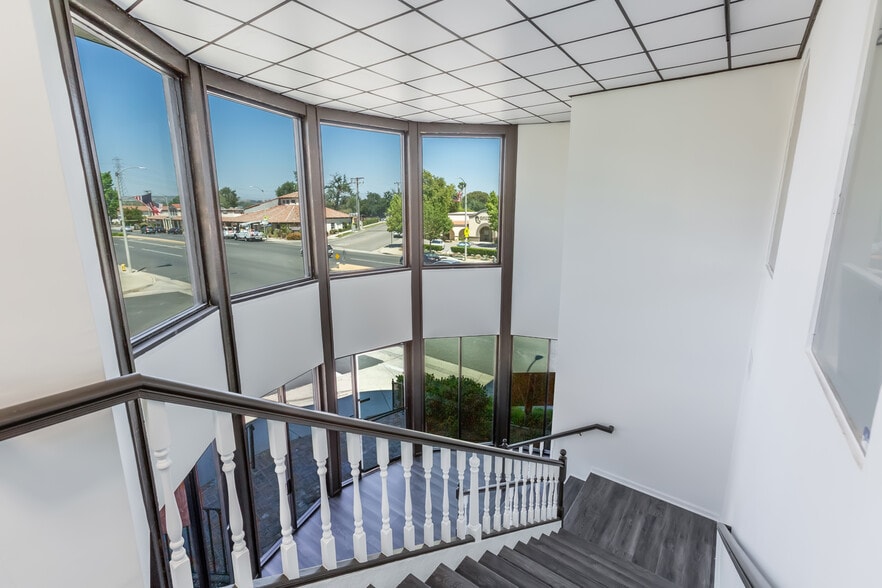 More Photos Of 23030 Lyons Ave, Santa Clarita Medical For Lease