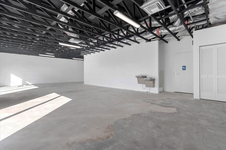 More Photos Of 159 NE 54th St, Miami Freestanding For Lease