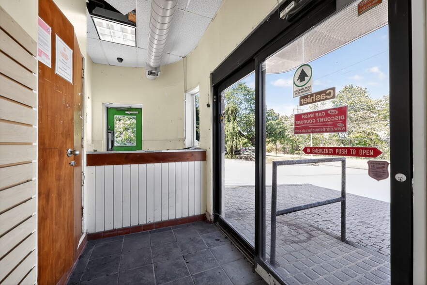 More Photos Of 514 E King Rd, Malvern Storefront Retail Office For Sale