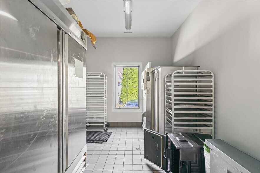 More Photos Of 125 S Market St, Paxton Specialty For Sale