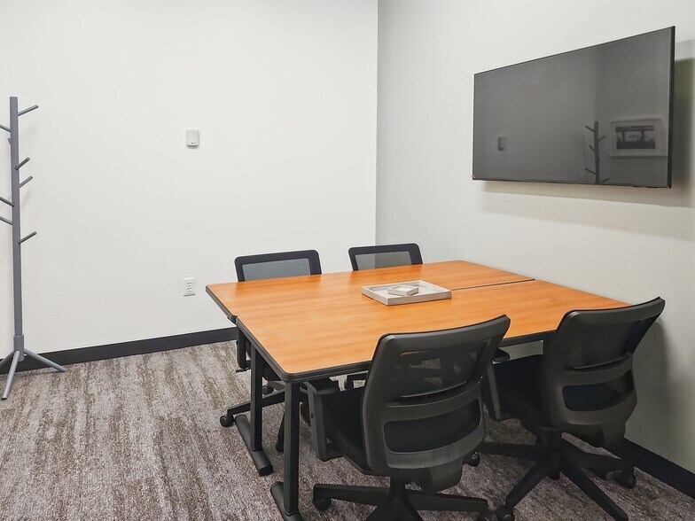 More Photos Of 330 Crossing Blvd, Orange Park Coworking Space