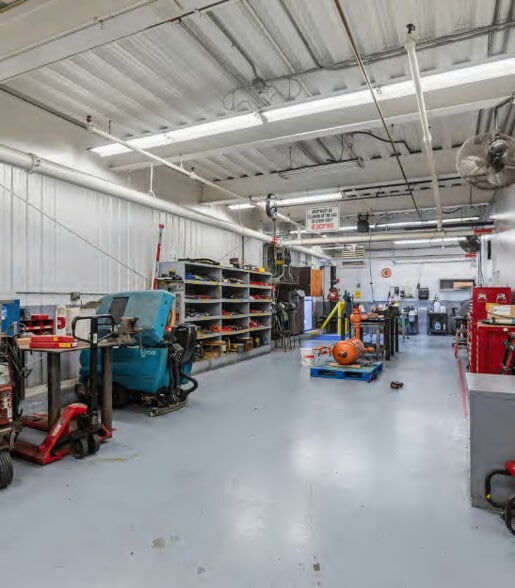 More Photos Of 4600 E Lake Blvd, Birmingham Warehouse For Sale