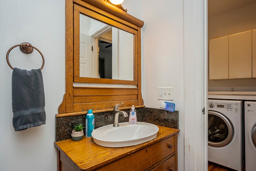 More Photos Of 199 E Loudon Ave, Lexington Office Residential For Sale