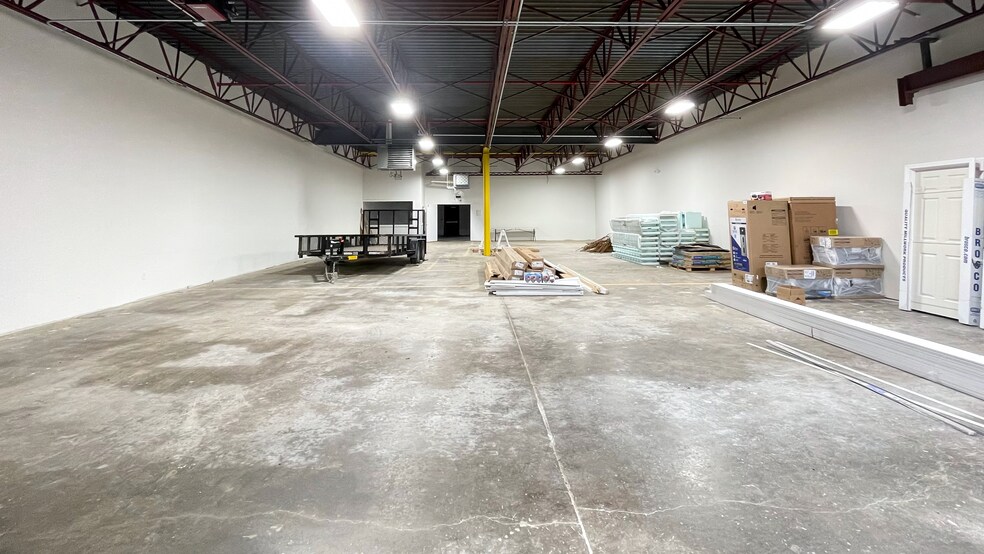 More Photos Of 9 Britton Dr, Bloomfield Manufacturing For Lease