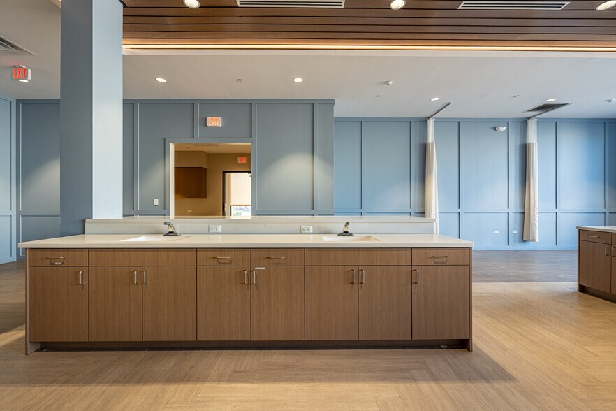 More Photos Of 456 Nelson Rd, New Lenox Freestanding For Lease