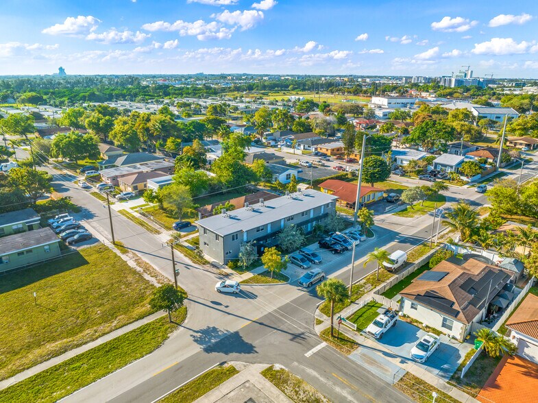 More Photos Of 2201 Greene St, Hollywood Apartments For Sale