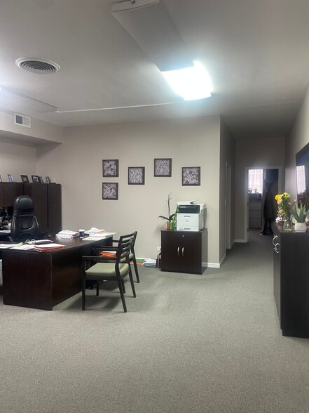 More Photos Of 3407-3421 Church St, Skokie Unknown For Lease