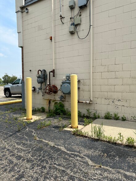 More Photos Of 19100 15 Mile Rd, Clinton Township Storefront For Sale