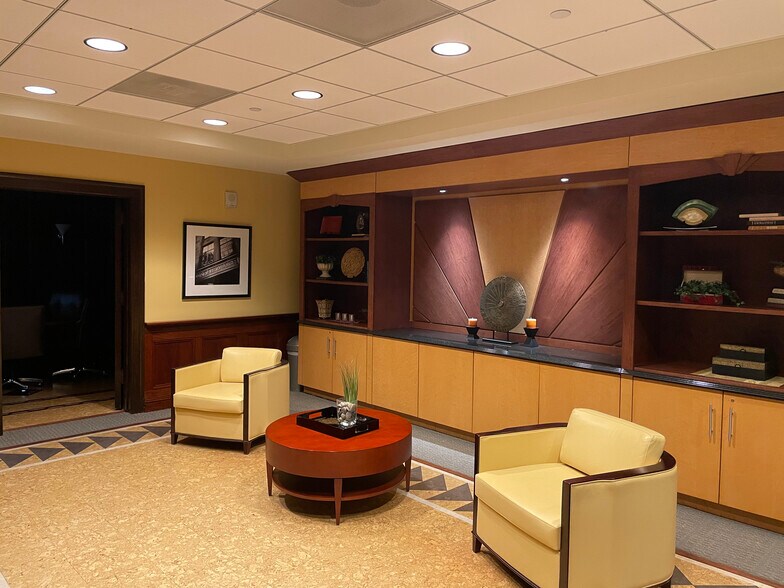 More Photos Of 112 S Tryon St, Charlotte Office Residential For Sale