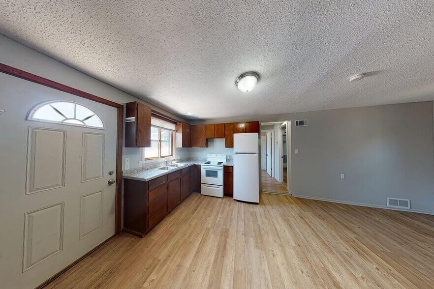 More Photos Of 304 10th Ave NW, Mandan Multifamily For Sale