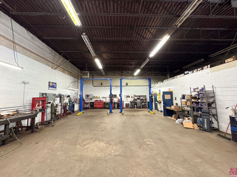 More Photos Of 71 S Turnpike Rd, Wallingford Manufacturing For Lease