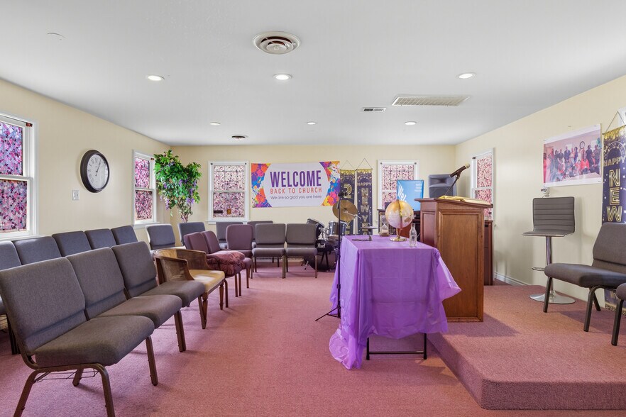 More Photos Of 7601 Crenshaw Blvd, Los Angeles Office For Lease