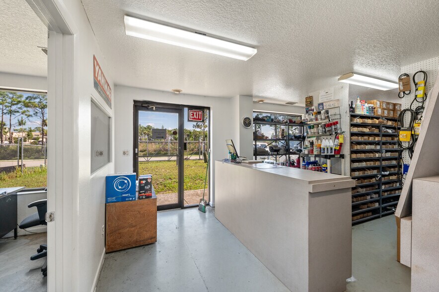 More Photos Of 2640 Avenue of the Americas St, Englewood Warehouse For Sale