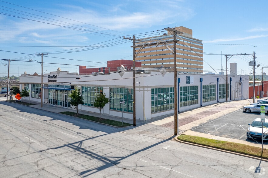 More Photos Of 220 E 8th St, Tulsa Office For Lease
