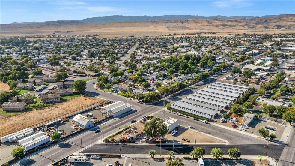 More Photos Of 100 1st St, Coalinga Radio TVTransmission Facilities For Sale