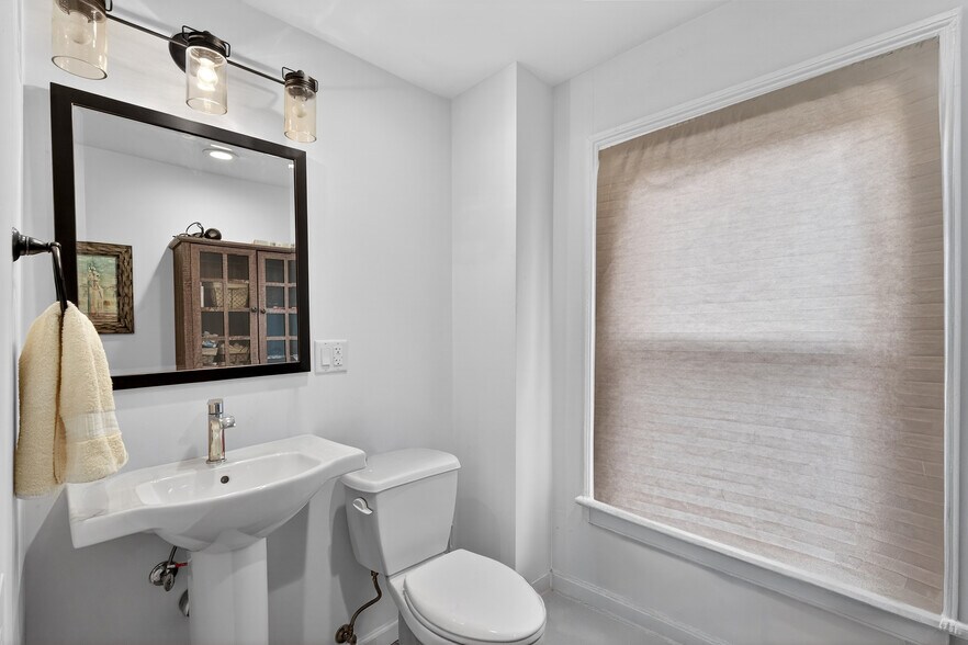 More Photos Of 671-673 Broadway, Bayonne Bar For Sale
