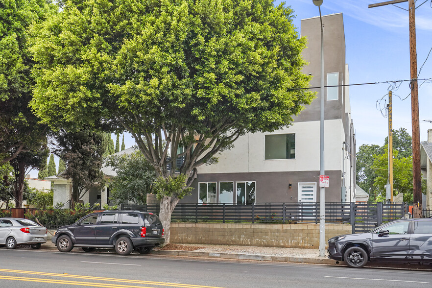 Primary Photo Of 2611 4th St, Los Angeles Apartments For Sale