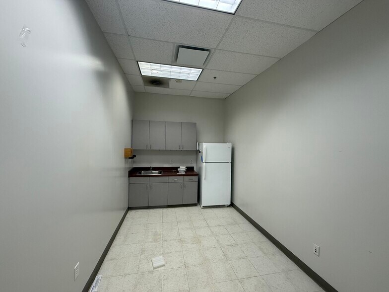 More Photos Of 2526 Qume Dr, San Jose Light Distribution For Lease