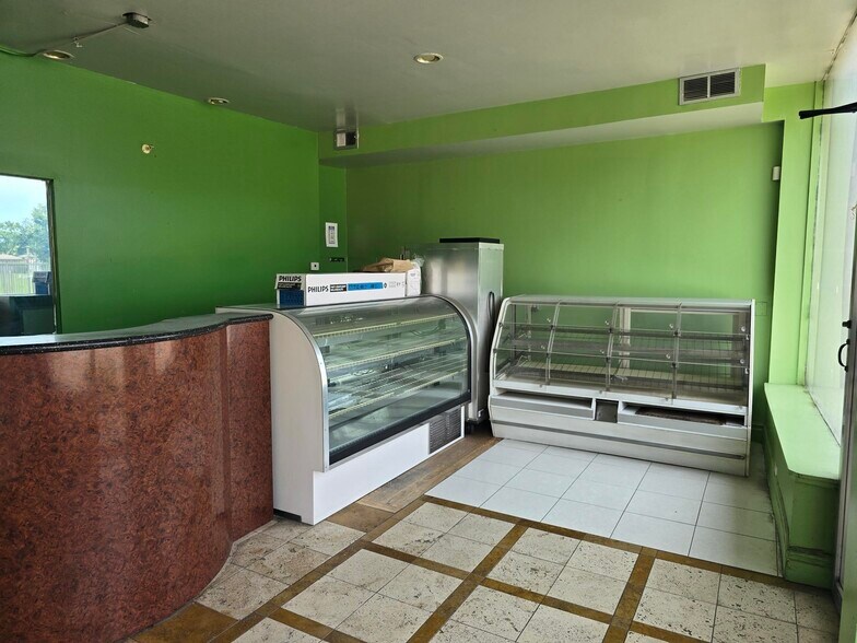 More Photos Of 3925 Oakton St, Skokie Restaurant For Sale