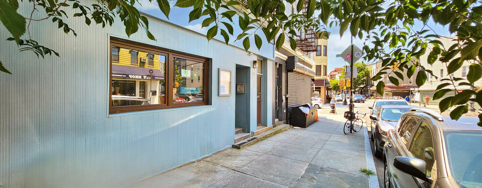 Primary Photo Of 194 Nassau Ave, Brooklyn Storefront Retail Office For Lease