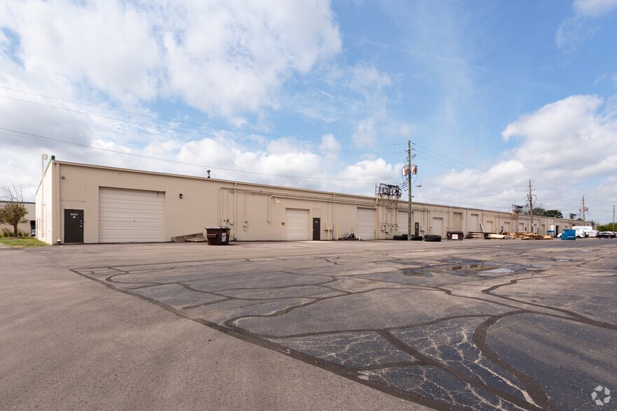 More Photos Of 5303-5331 W 86th St, Indianapolis Unknown For Lease