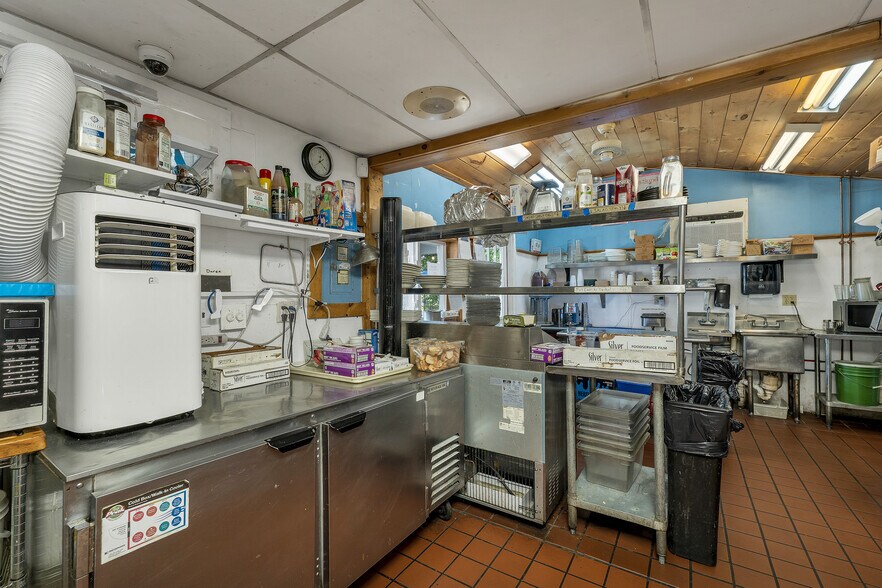 More Photos Of 40 Main St, Goffstown Restaurant For Sale