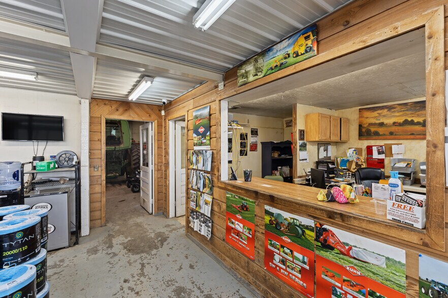 More Photos Of 60 US-54 Hwy, El Dorado Springs General Retail For Sale