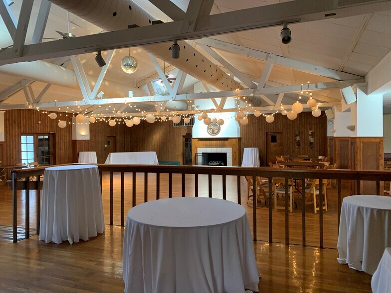 More Photos Of 10 Enfield St, Cincinnati Freestanding For Lease