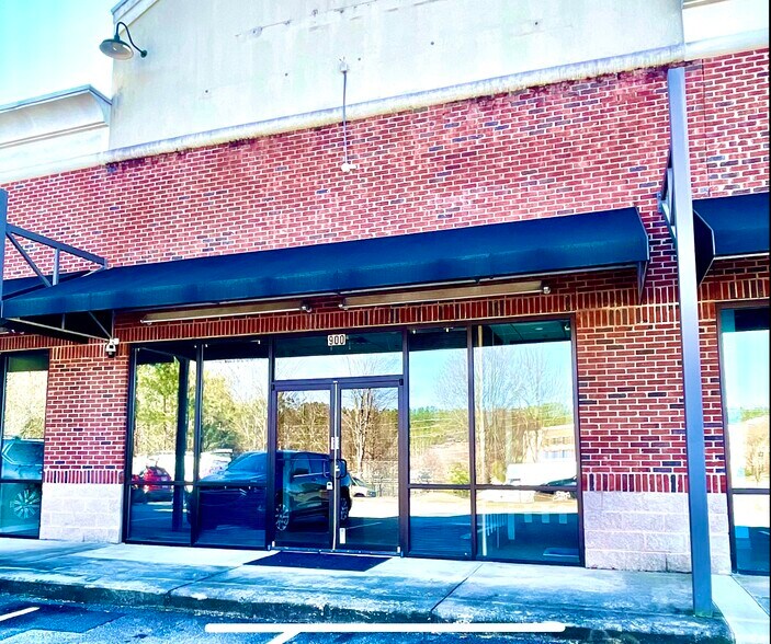 More Photos Of 12926 Highway 92, Woodstock Storefront For Lease