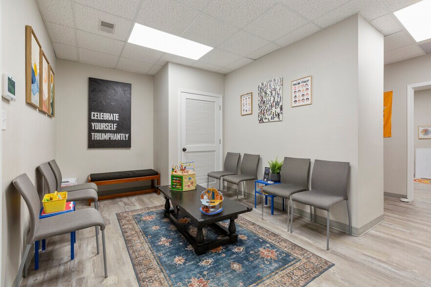 More Photos Of 1300 Gardiner Ln, Louisville Medical For Sale