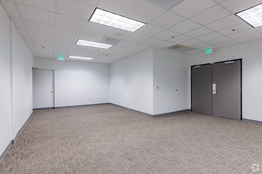 More Photos Of 11085 N Torrey Pines Rd, La Jolla Unknown For Lease