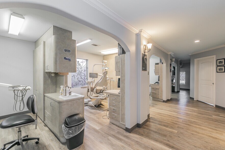 More Photos Of 2823 Kendale Dr, Dallas Medical For Sale