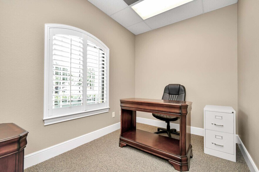 More Photos Of 620 S Peek Rd, Katy Medical For Sale