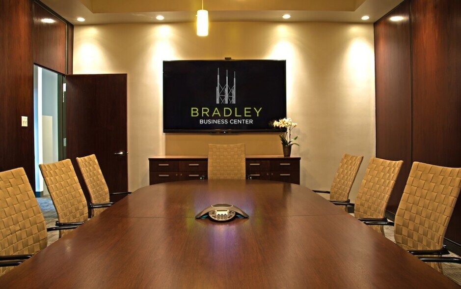 More Photos Of 2500 W Bradley Pl, Chicago Unknown For Lease