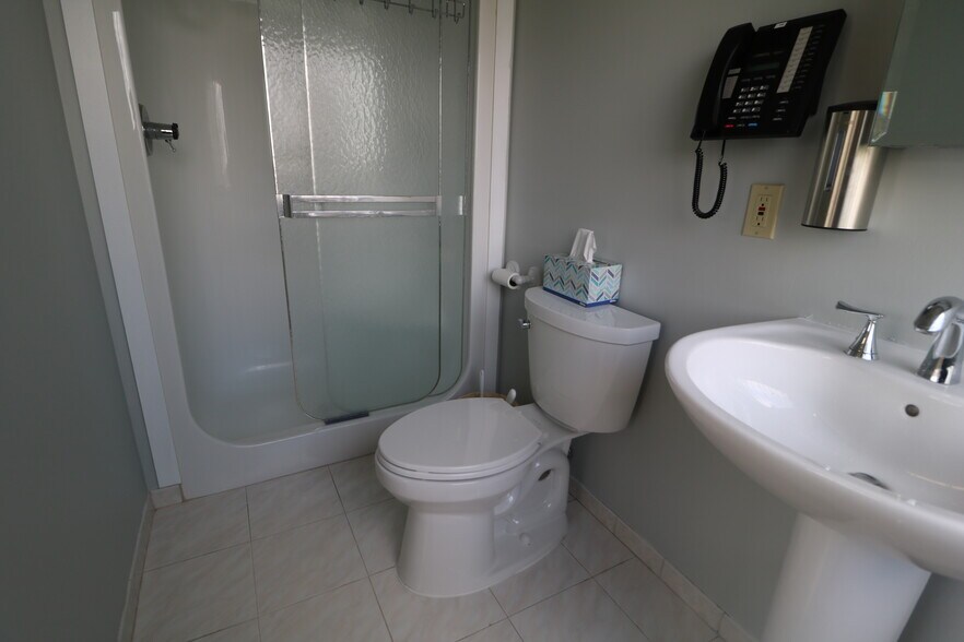 More Photos Of 401 Hamburg Turnpike, Wayne Medical For Sale