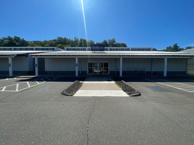 More Photos Of 11 Whitewood Ln, North Branford Garden Center For Sale