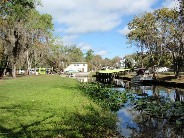 More Photos Of 217 Butler Dr, Satsuma Trailer Camper Park For Sale
