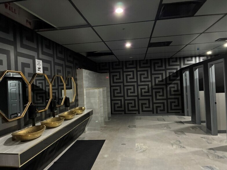 More Photos Of 1102 Delano St, Houston Storefront For Lease