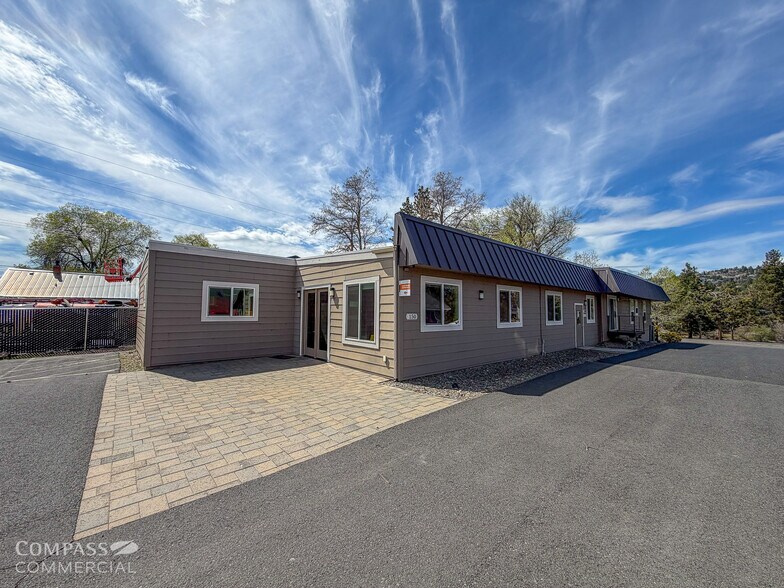 More Photos Of 2524 NE Division St, Bend Office For Lease