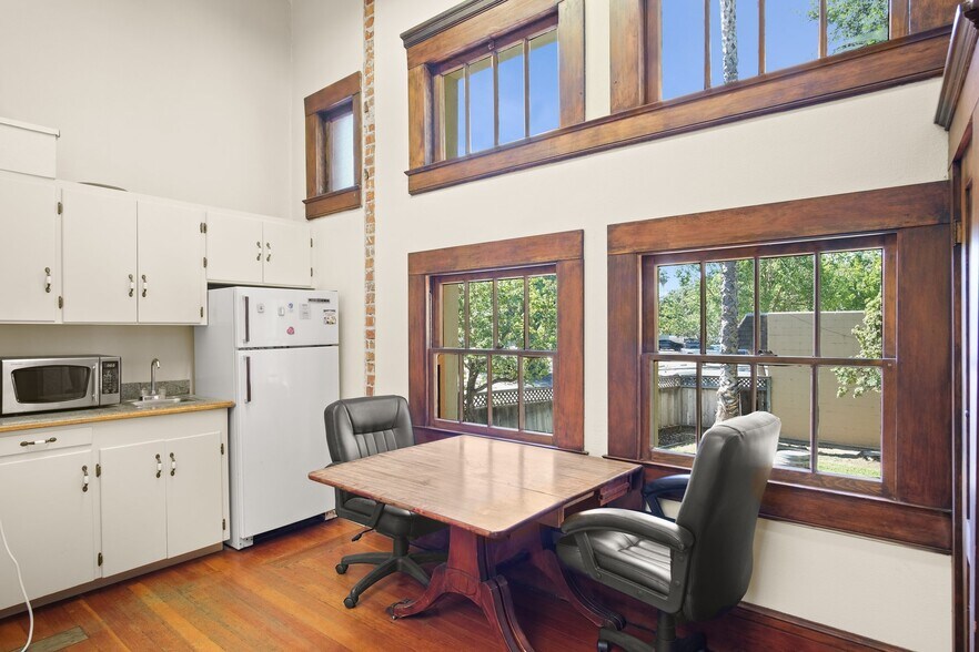 More Photos Of 355 W Las Palmas Ave, Patterson Office Residential For Sale