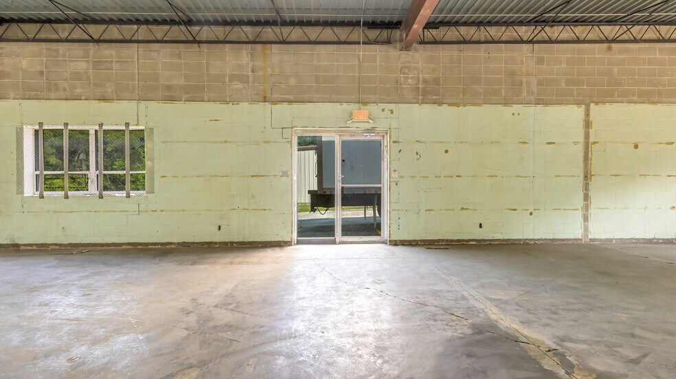 More Photos Of 333 Sante Ave, Kirkwood Warehouse For Lease